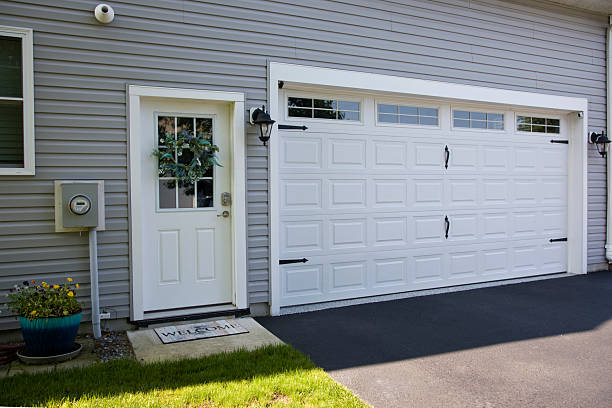 24/7 Emergency Garage Door Panel Replacement experts in Orange Cove, CA